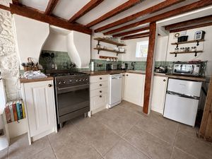 Kitchen_39SJS- click for photo gallery